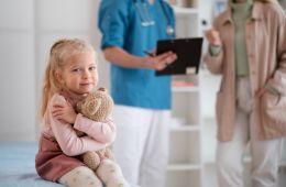 Prawa pacjentów niepełnoletnich decyzje rodziców, a samodzielność młodych pacjentów